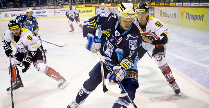 Podstavek apeluje na fanúšikov